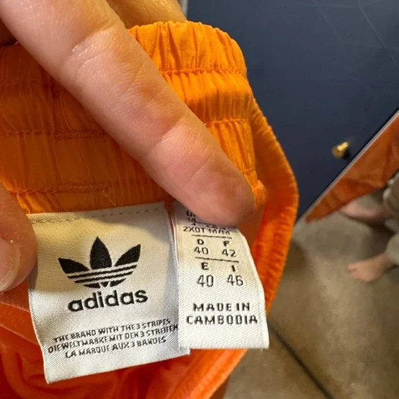 Women’s Adidas Orginals Large Logo track pants - Picture 8 of 8